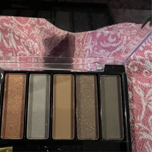Eyeshadow palette - Picture 4 of 9